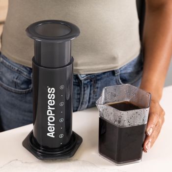 Kaffee in der AeroPress XL fertig zubereitet
